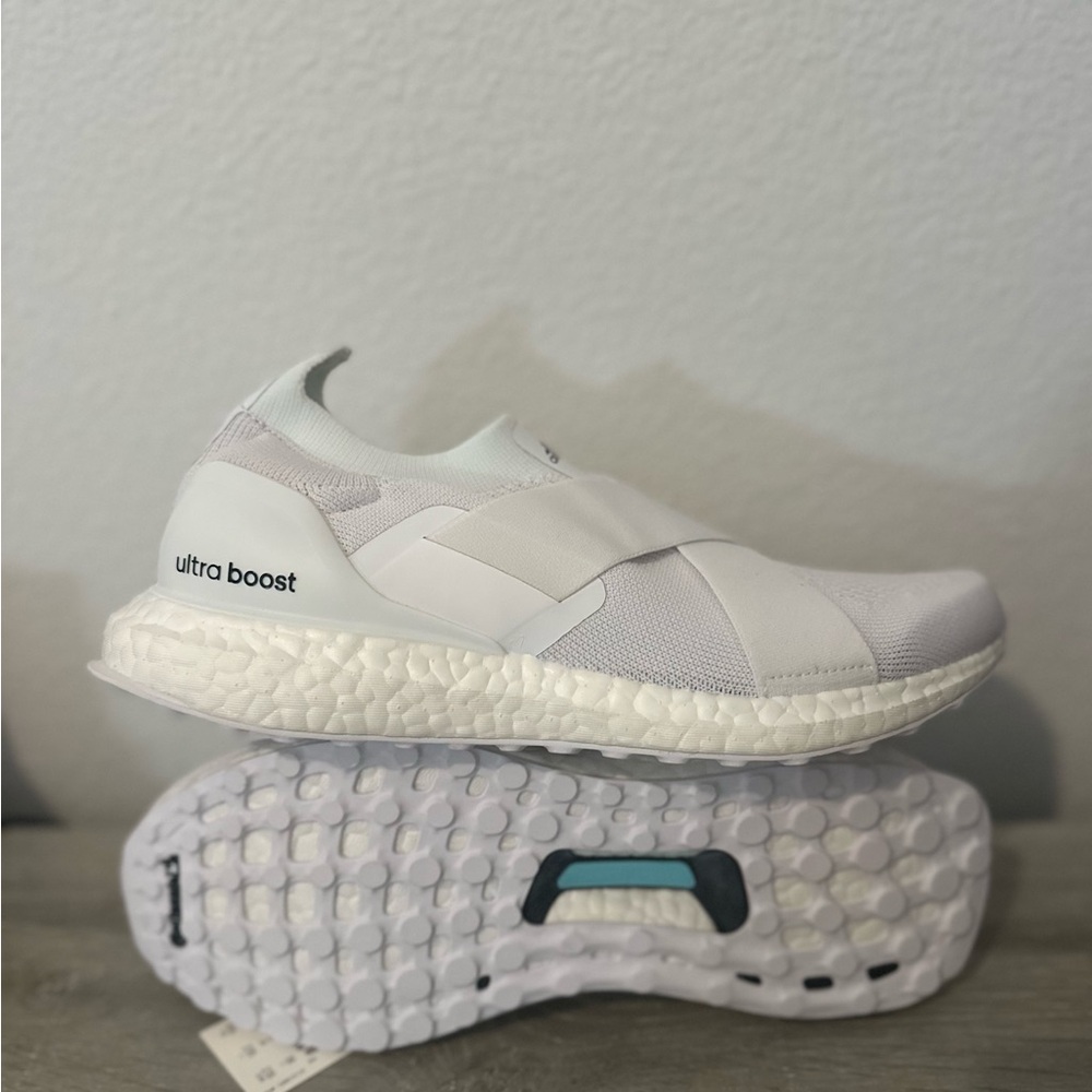 DROP YOUR OFFER!!!
ADIDAS ULTRABOOST SLIP ON DNA
US 6.5W
BRAND NEW W/BOX